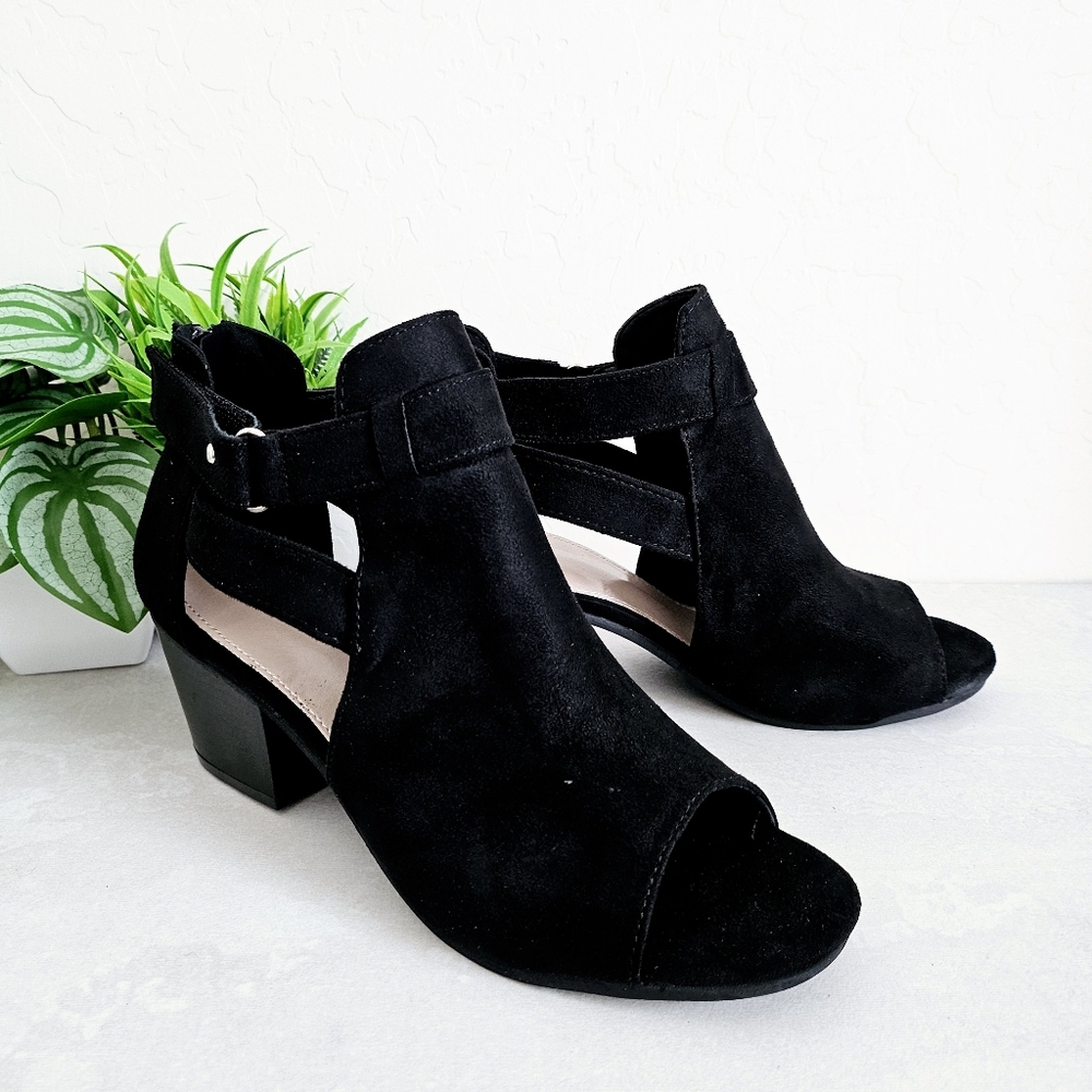 NWOT Elegant Black Suede Leather Cutout Ankle Boots SZ US 7
